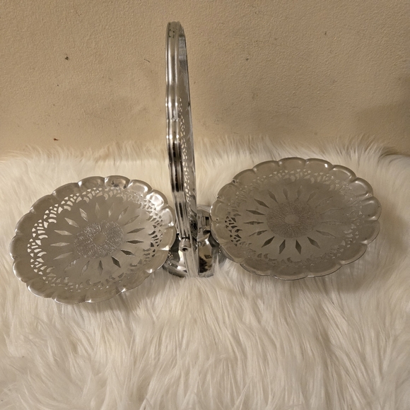 Vintage 3 Tray Tiered Folding Hors d'oeuvres & Deserts Silver Tone Stand - Picture 2 of 11